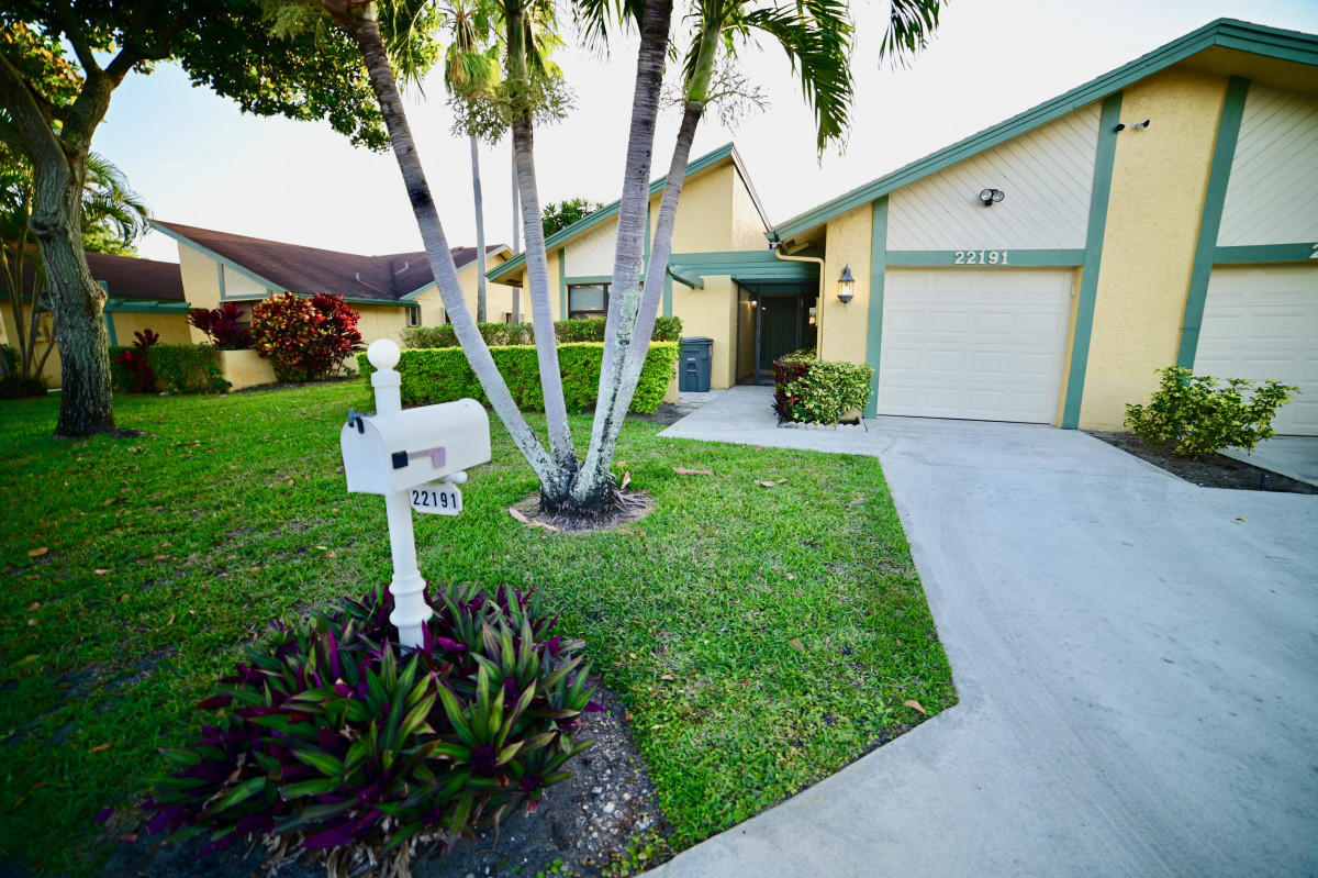22191 Thomas Terrace Boca Raton, FL 33433 - Photo 4 of 30 4