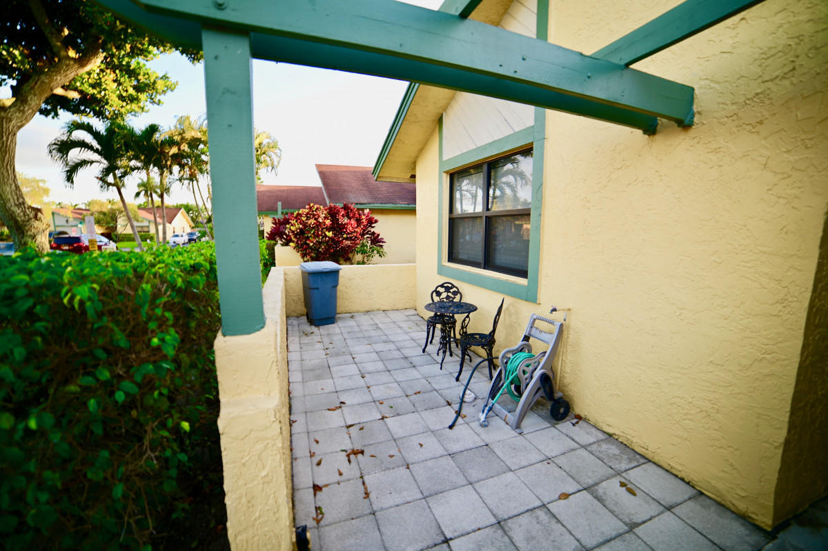 22191 Thomas Terrace Boca Raton, FL 33433 - Photo 5 of 30 5