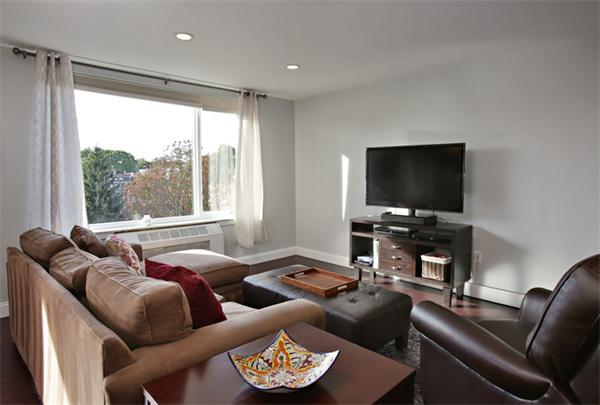 216 St Paul Street, Unit 604 Brookline, MA 02446 - Photo 3 of 8