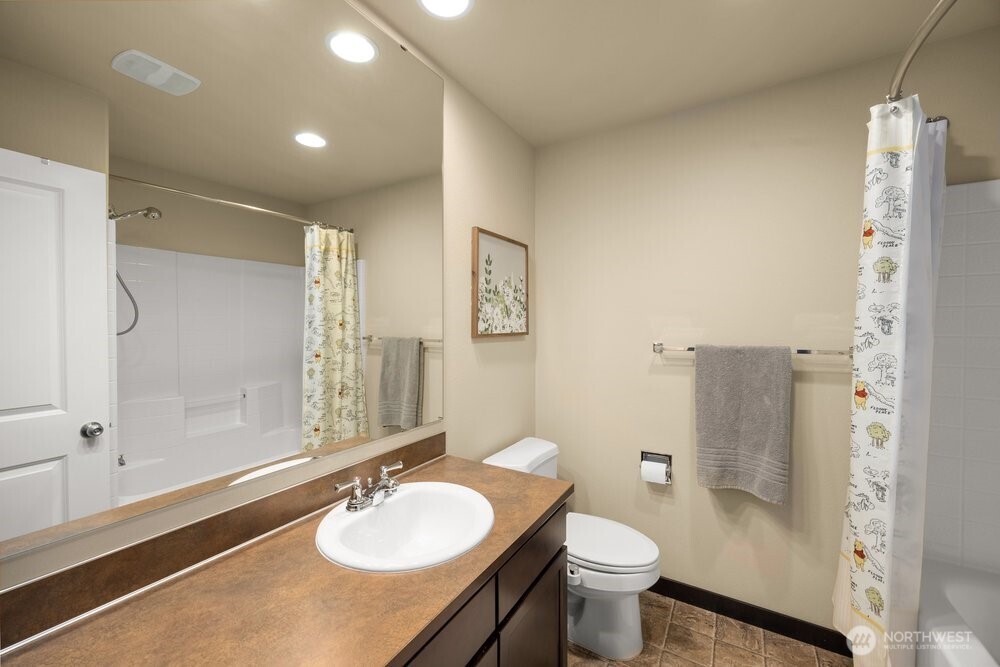 424 Barry Loop Mount Vernon, WA 98274 - Photo 20 of 23 a bathroom with a sink a toilet and shower