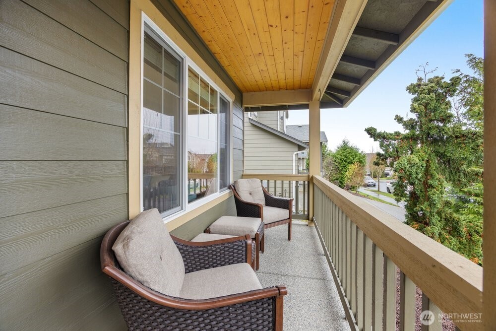 424 Barry Loop Mount Vernon, WA 98274 - Photo 23 of 23 a balcony with wooden floor and furniture