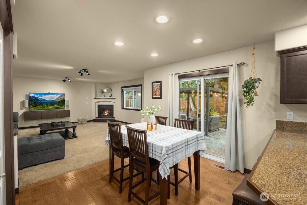424 Barry Loop Mount Vernon, WA 98274 - Photo 8 of 23 a dining room with furniture and window
