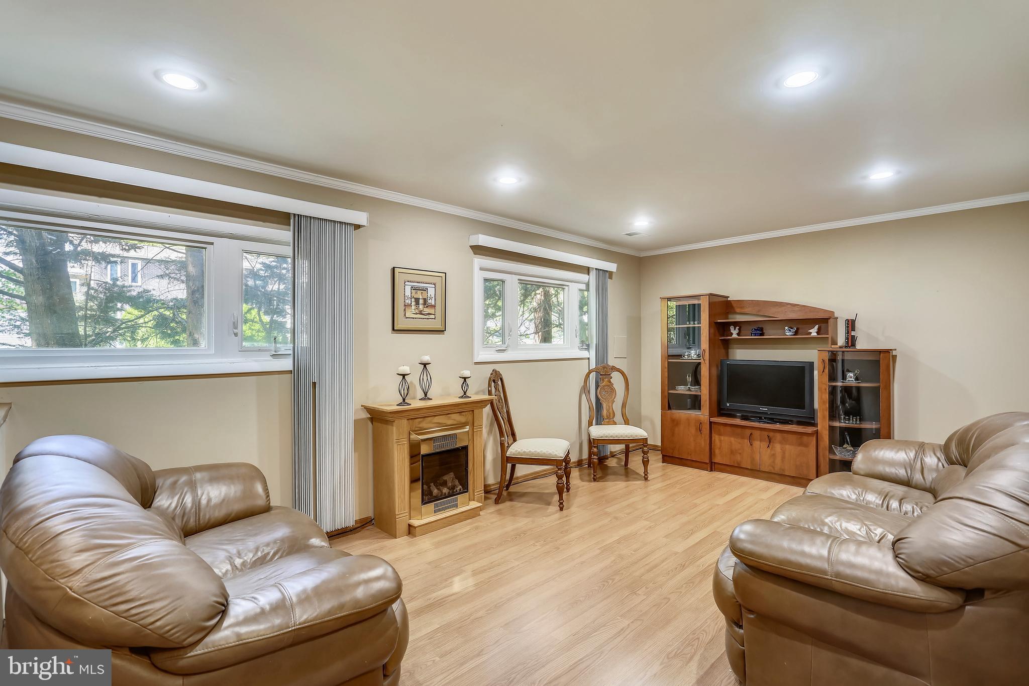 1956 Dundee Road Rockville, MD 20850 - Photo 26 of 34 spacious family room