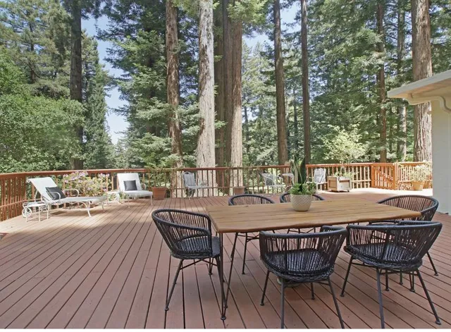 a view of a dinning table and chairs in patio