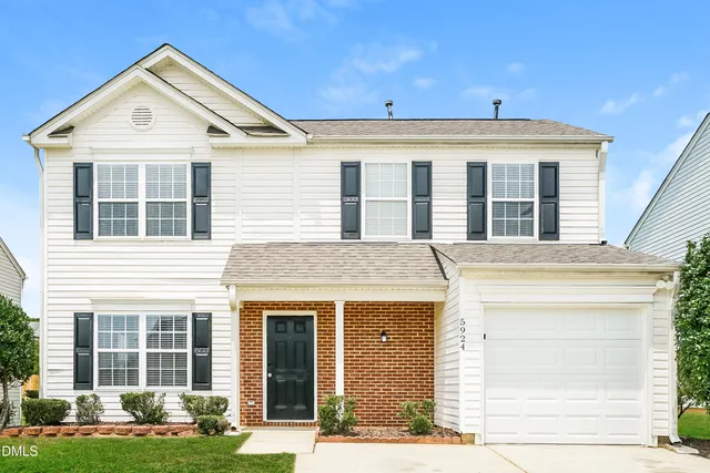 a view of a house with a yard and front view of a house