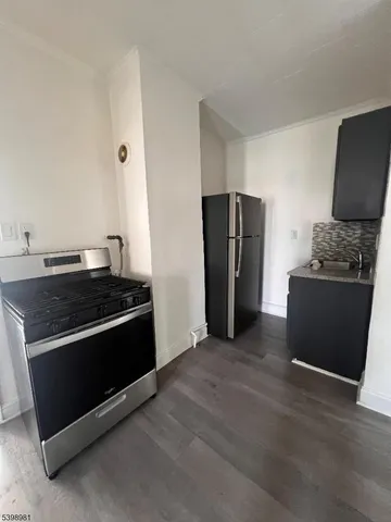 $1,700 | 204 Erie Street, Elizabeth Port, NJ 07206