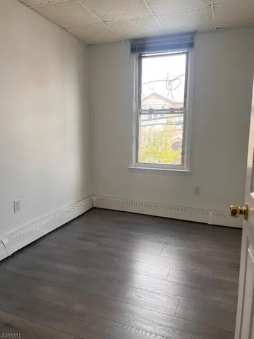 $1,700 | 204 Erie Street, Elizabeth Port, NJ 07206