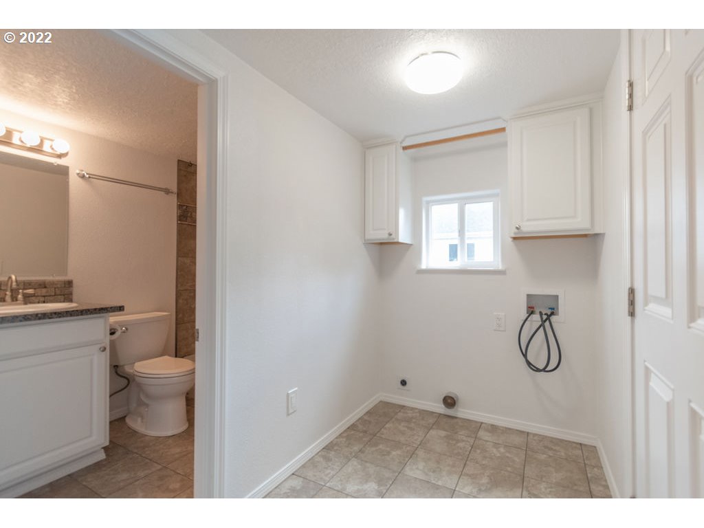 37536 Row River Road Dorena, OR 97434 - Photo 28 of 31 Gallery Image 28