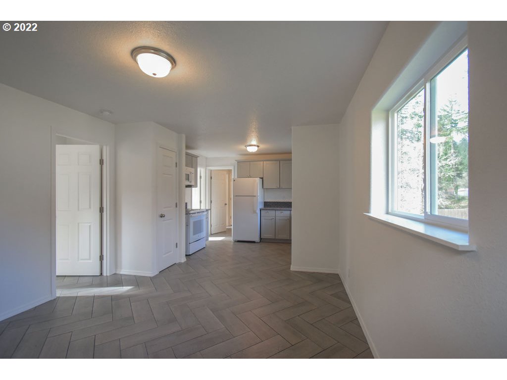 37536 Row River Road Dorena, OR 97434 - Photo 5 of 31 Gallery Image 5