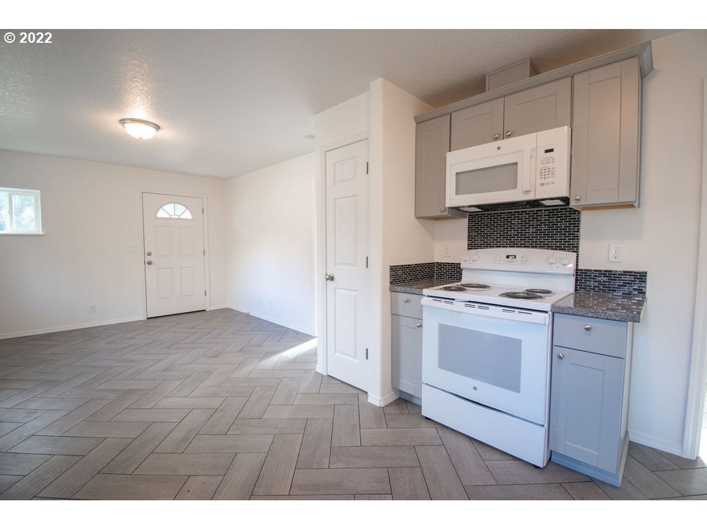 37536 Row River Road Dorena, OR 97434 - Photo 9 of 31 Gallery Image 9