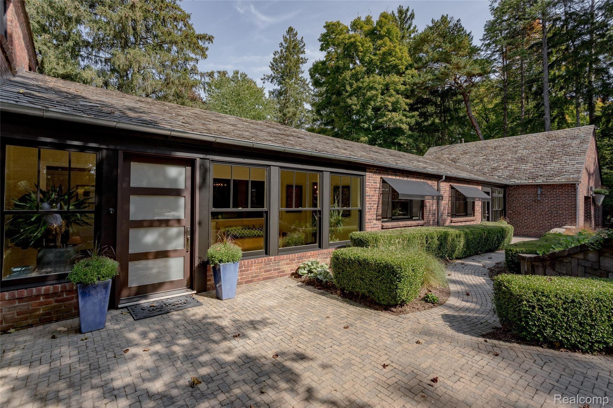 31245 Bingham Road Franklin, MI 48025 - Photo 4 of 51 31245Bingham-183.jpg