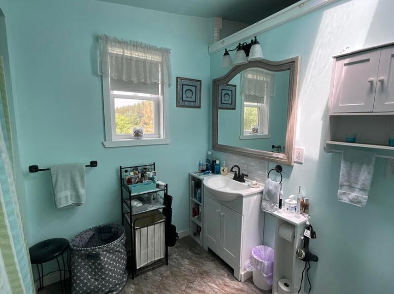 27 Reach Road Presque Isle, ME 04769 - Photo 72 of 82 Attached executive apartment bathroom