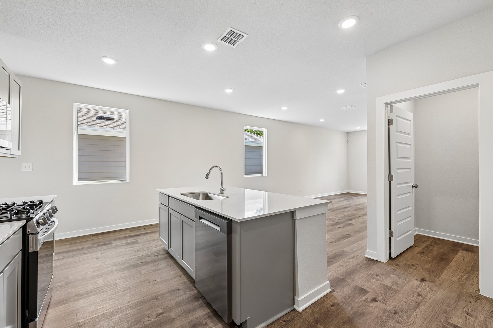 212 Bendecido Loop Elgin, TX 78621 - Photo 11 of 38