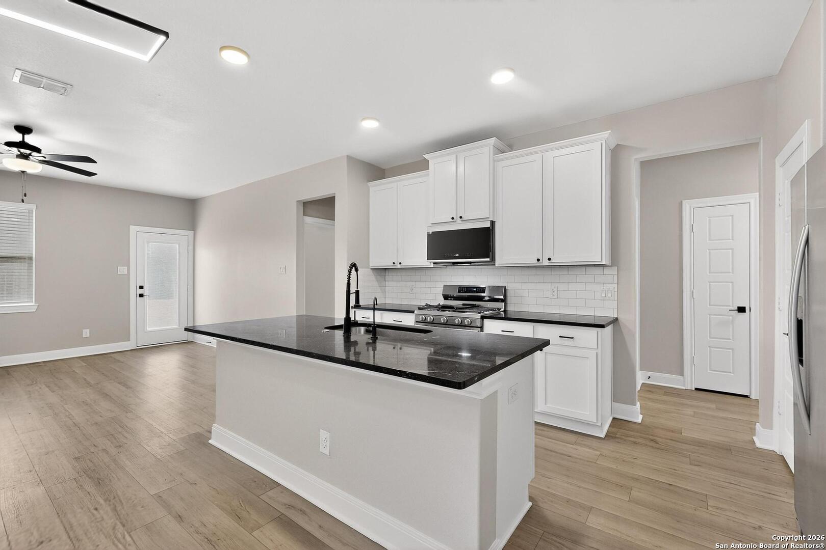 9222 Espadrille Run Converse, TX 78109 - Photo 12 of 34