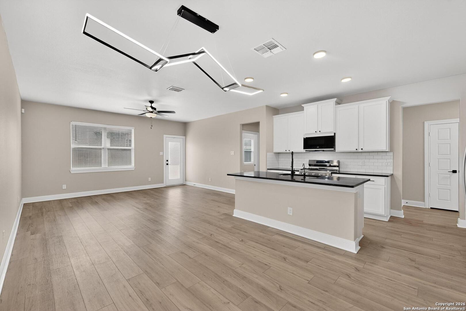 9222 Espadrille Run Converse, TX 78109 - Photo 9 of 34