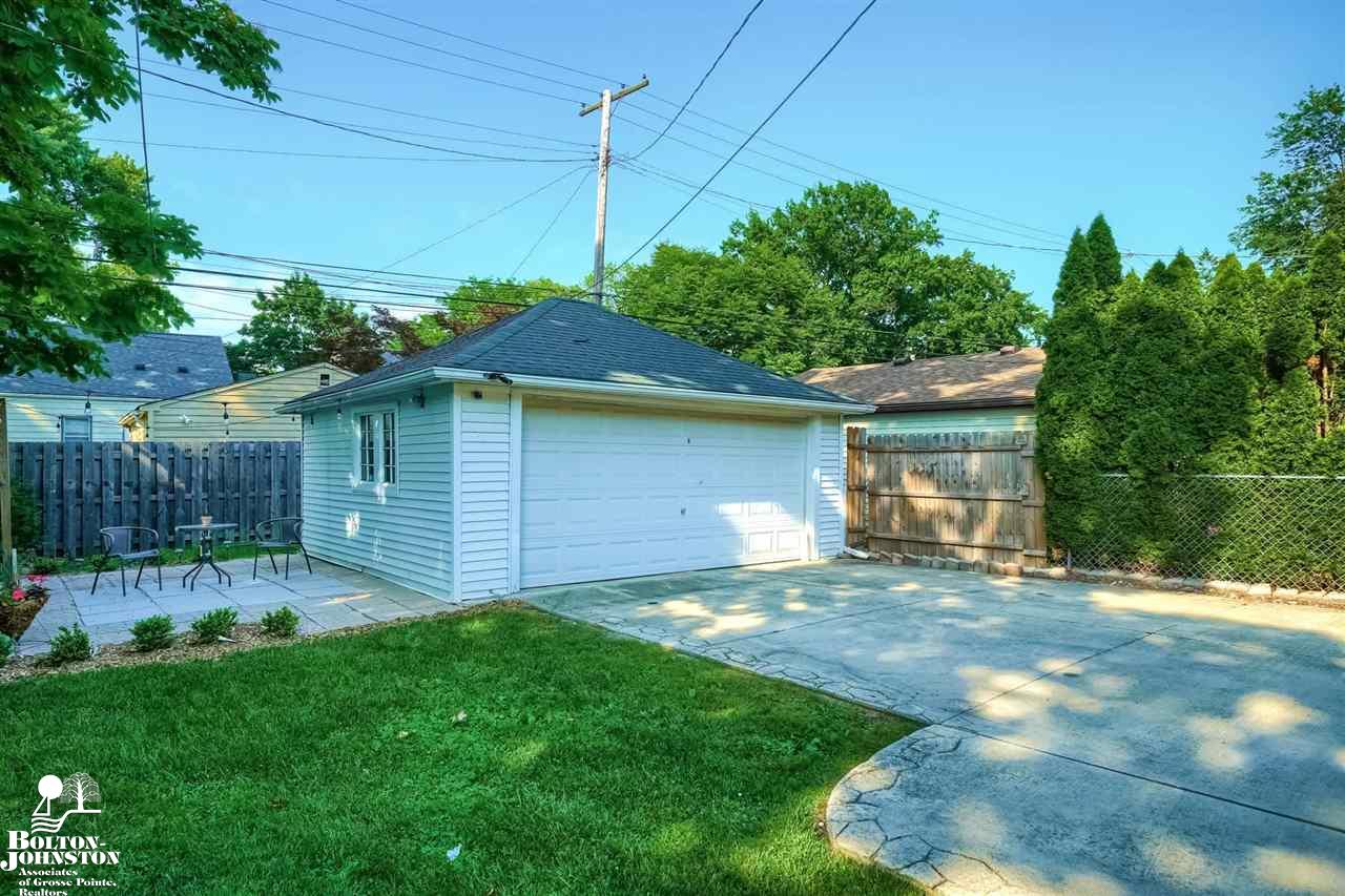2110 Roslyn Road Grosse Pointe Woods, MI 48236 - Photo 28 of 30