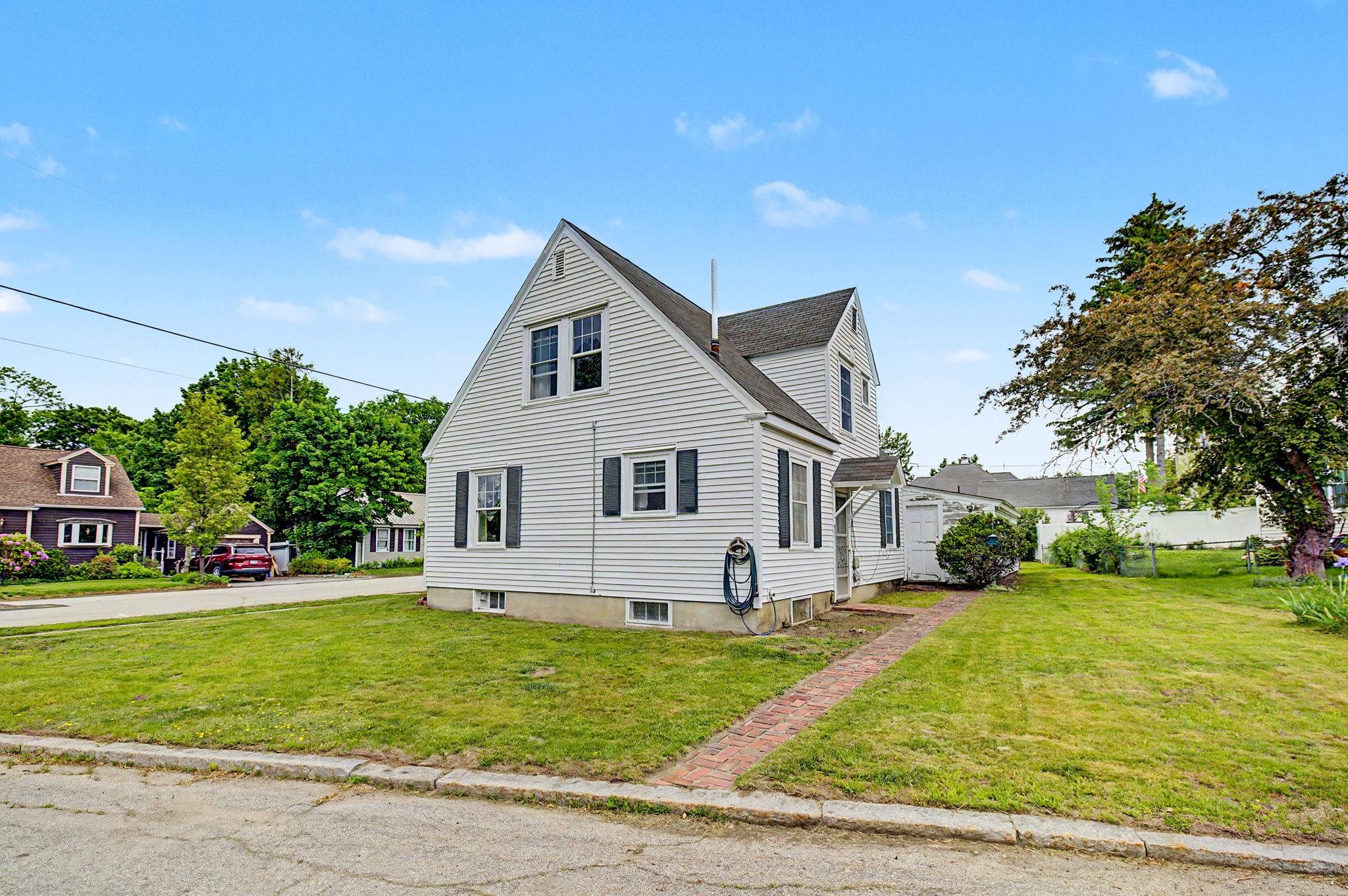 171 Kenney Street Manchester, NH 03103 - Photo 4 of 60