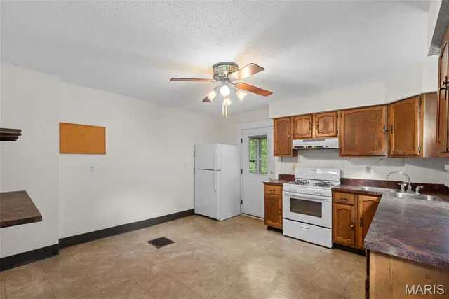 $275,000 | 2438 Annalee Avenue, Brentwood, MO 63144