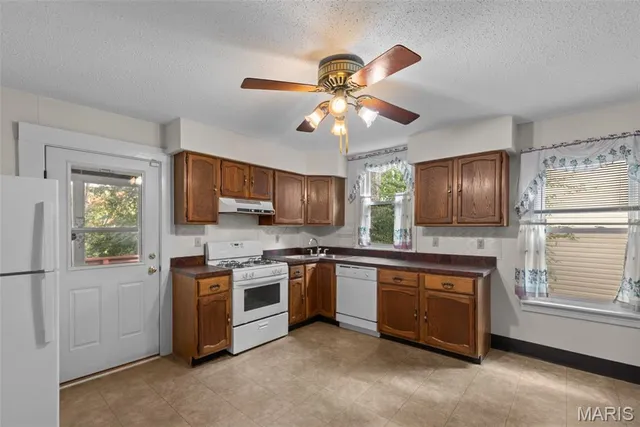 $275,000 | 2438 Annalee Avenue, Brentwood, MO 63144