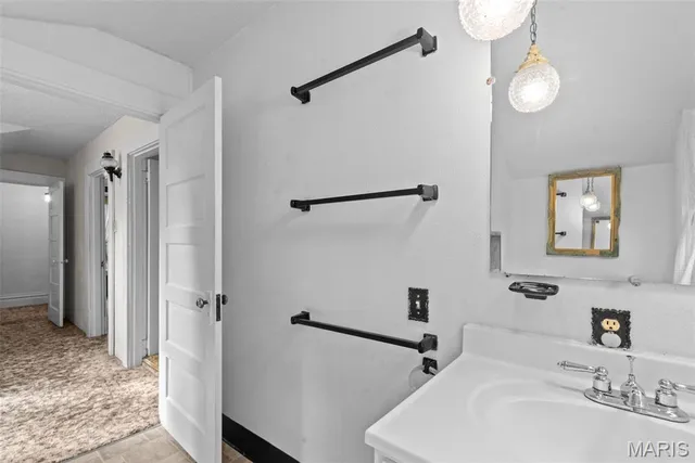 $275,000 | 2438 Annalee Avenue, Brentwood, MO 63144