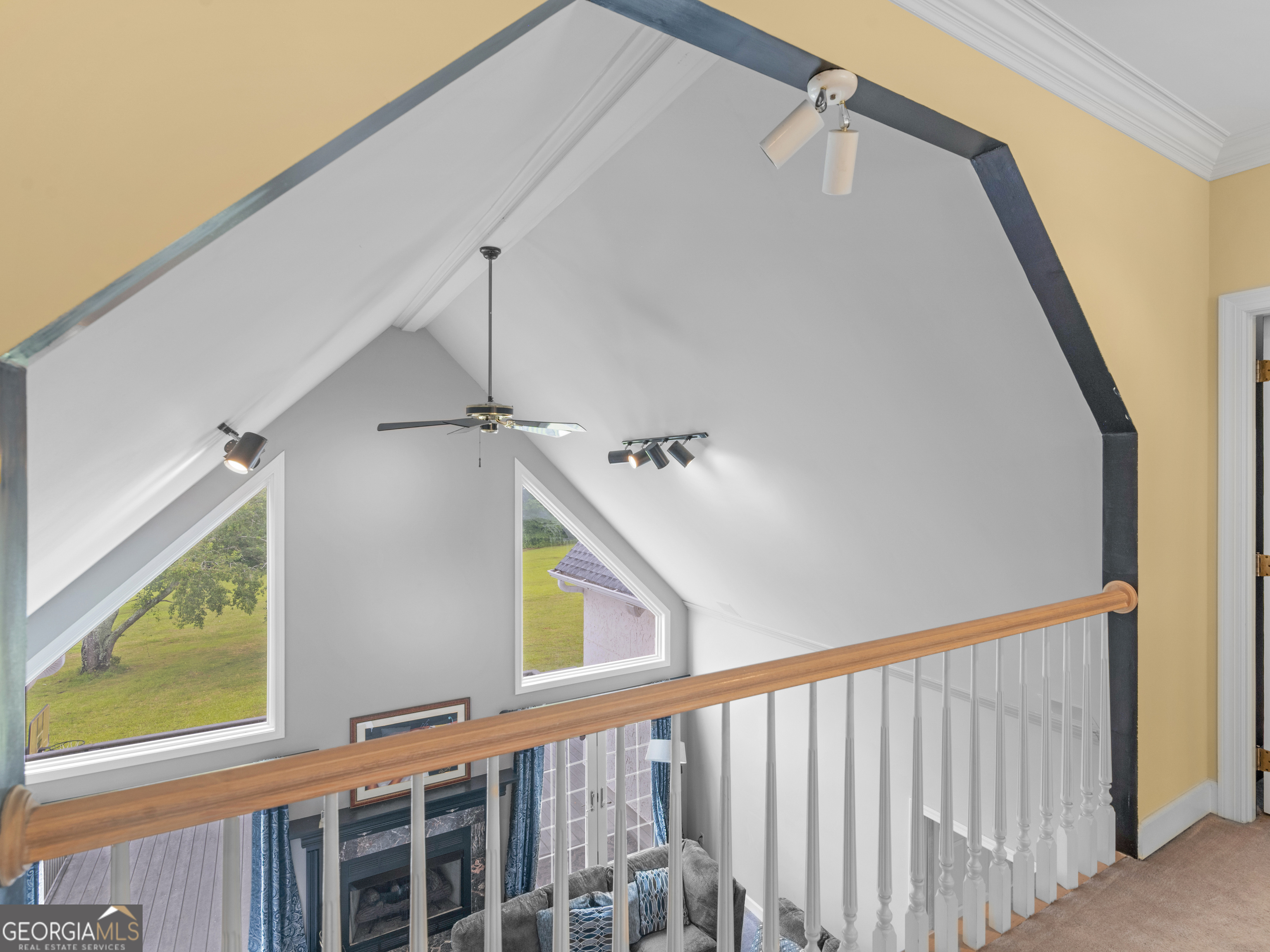 474 North Rover Road Williamson, GA 30292 - Photo 37 of 89 a view of a hallway with windows