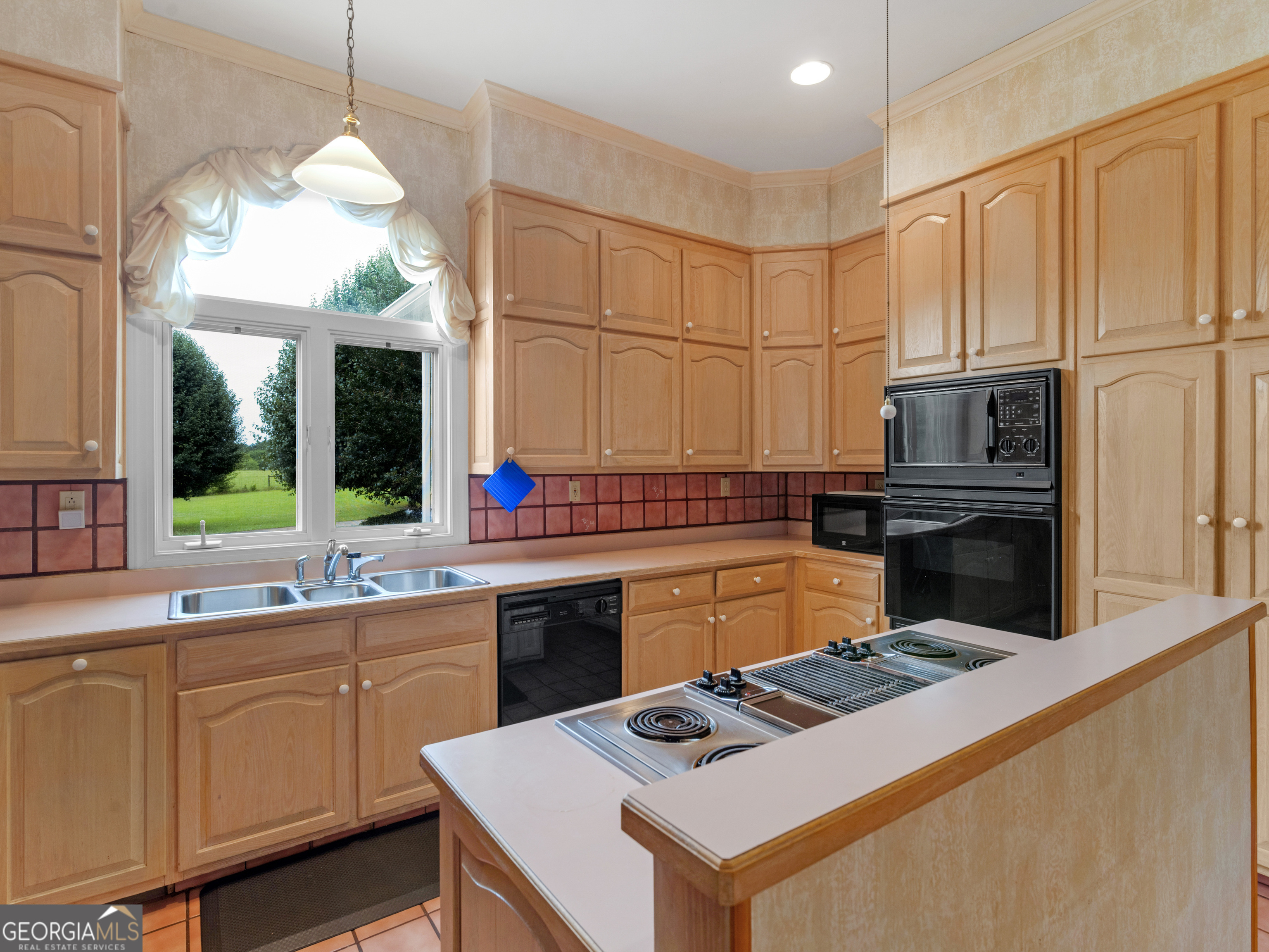 474 North Rover Road Williamson, GA 30292 - Photo 10 of 89 a kitchen with granite countertop a sink stainless steel appliances and white cabinets