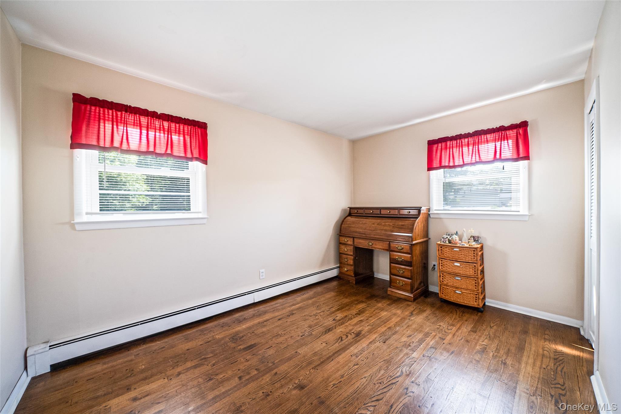 376 South Country Road East Patchogue, NY 11772 - Photo 18 of 36