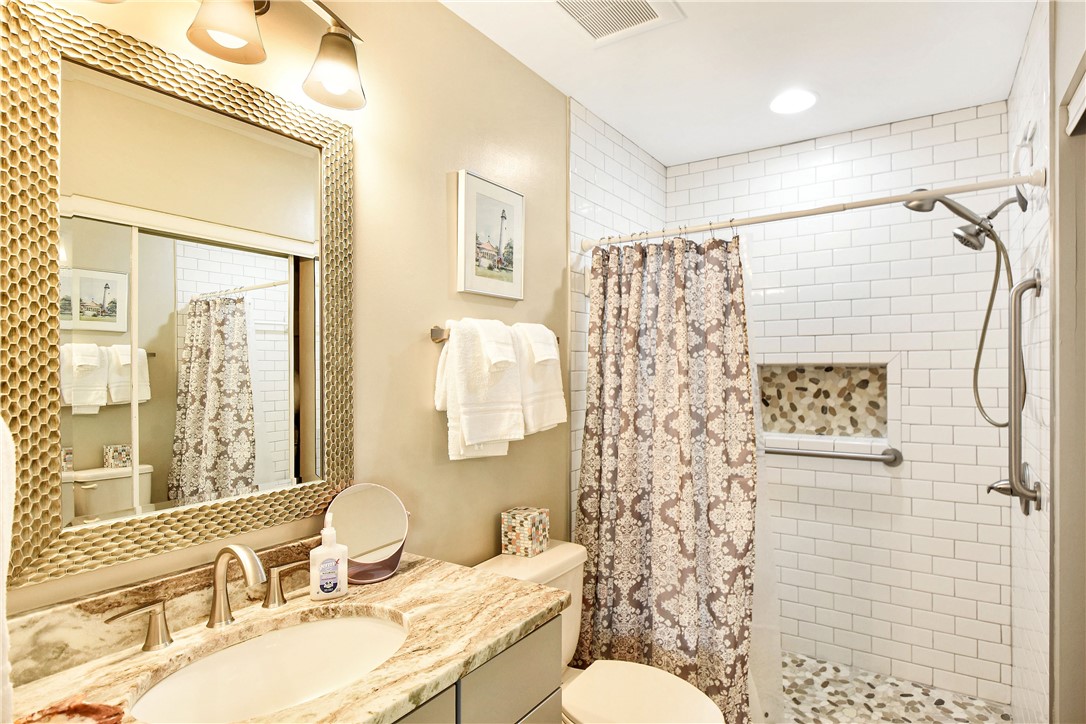 1524 Wood Avenue, Unit 314 St. Simons Island, GA 31522 - Photo 14 of 31 Primary bathroom
