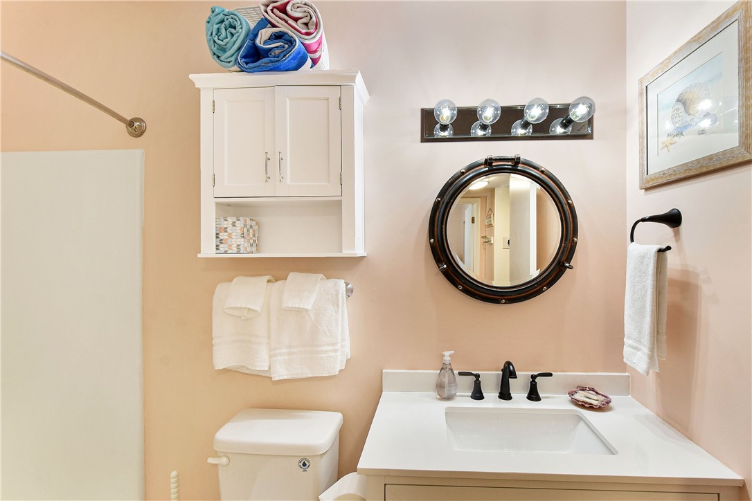 1524 Wood Avenue, Unit 314 St. Simons Island, GA 31522 - Photo 17 of 31 Guest bathroom