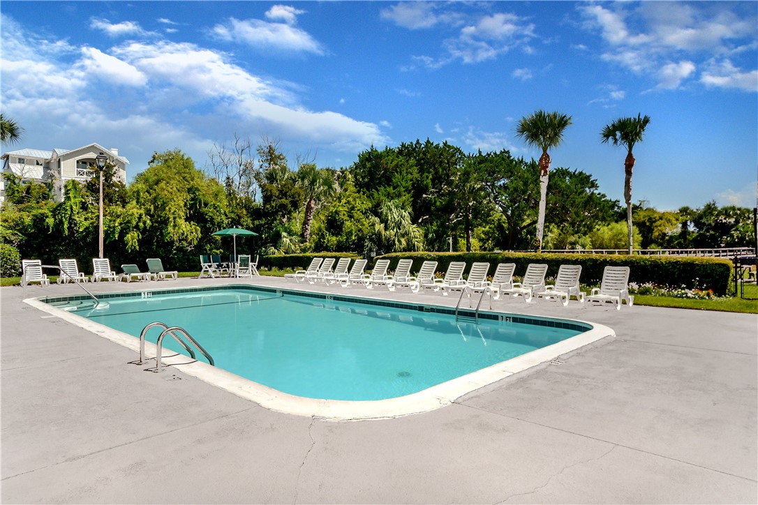 1524 Wood Avenue, Unit 314 St. Simons Island, GA 31522 - Photo 24 of 31 Community pool