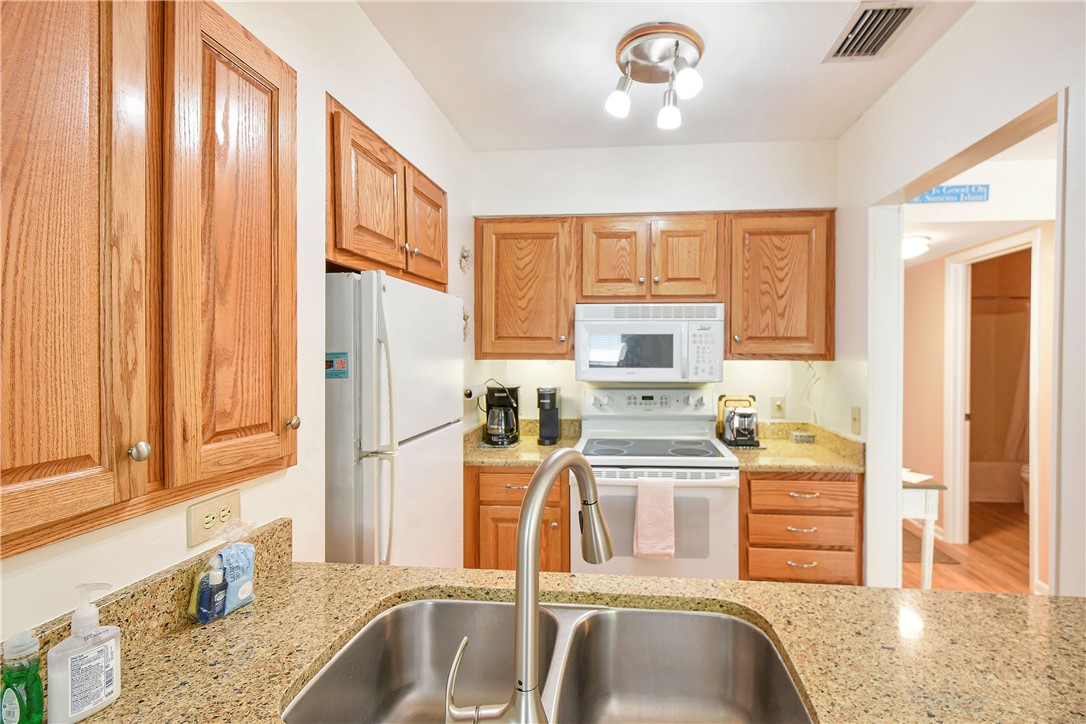 1524 Wood Avenue, Unit 314 St. Simons Island, GA 31522 - Photo 3 of 31 Kitchen