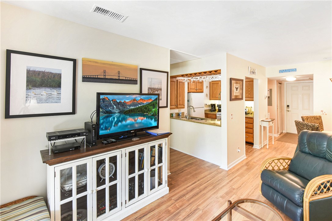 1524 Wood Avenue, Unit 314 St. Simons Island, GA 31522 - Photo 7 of 31 Living area