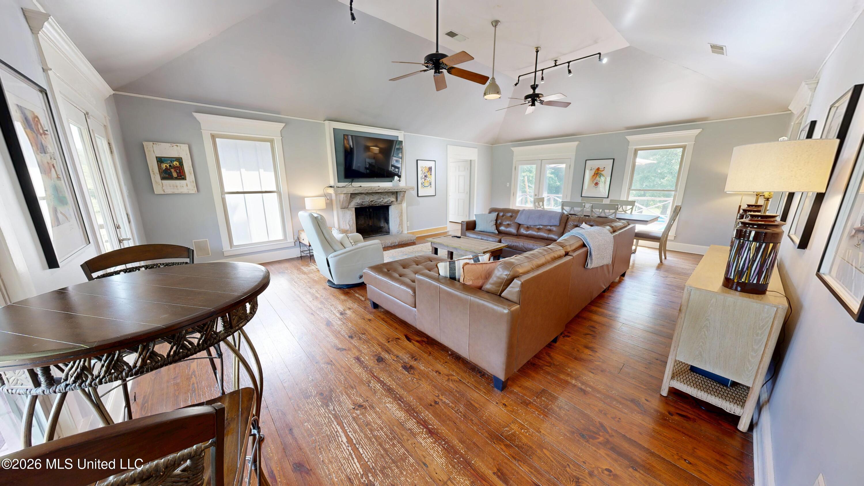 4860 Gitter Road Hernando, MS 38632 - Photo 34 of 70 Living Room