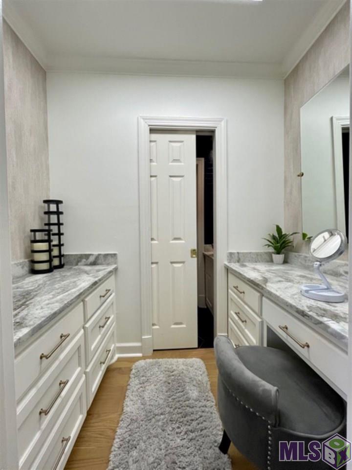 11 Jamestowne Court Baton Rouge, LA 70809 - Photo 20 of 40 dressing area (hair & Makeup area) M/bedroom