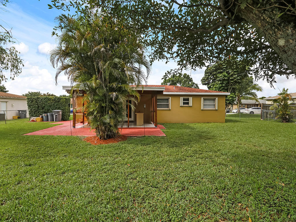 4611 Addison Street Boca Raton, FL 33428 - Photo 28 of 38 4611 Addison St - Back