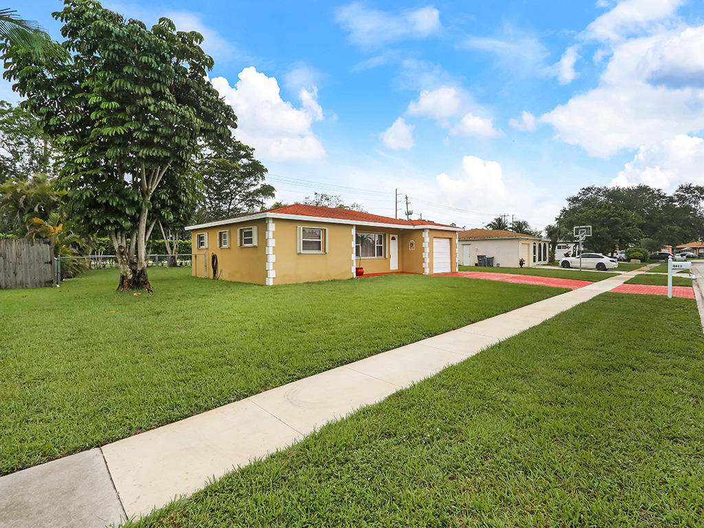 4611 Addison Street Boca Raton, FL 33428 - Photo 29 of 38 4611 Addison St - Front Left