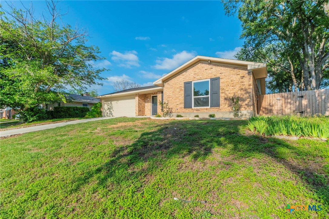 4013 Valley View Drive Temple, TX 76502 - Photo 21 of 25 a front view of house with yard and green space
