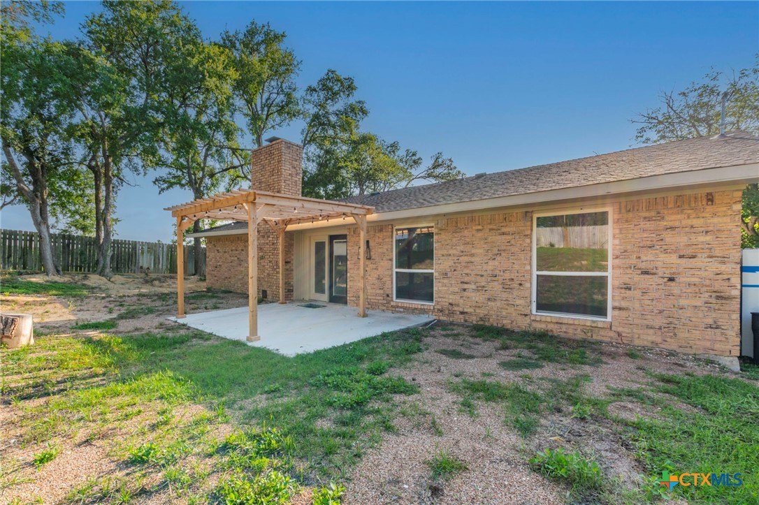 4013 Valley View Drive Temple, TX 76502 - Photo 23 of 25 front view of a house with a yard