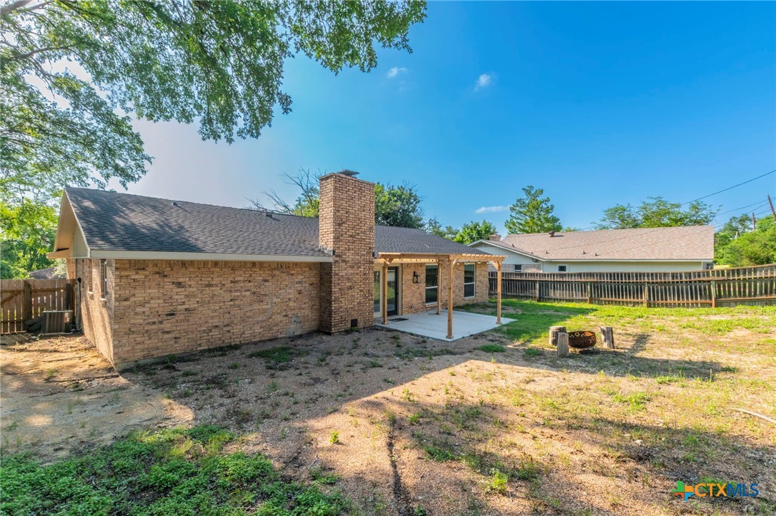 4013 Valley View Drive Temple, TX 76502 - Photo 25 of 25 a view of a house with backyard and sitting area
