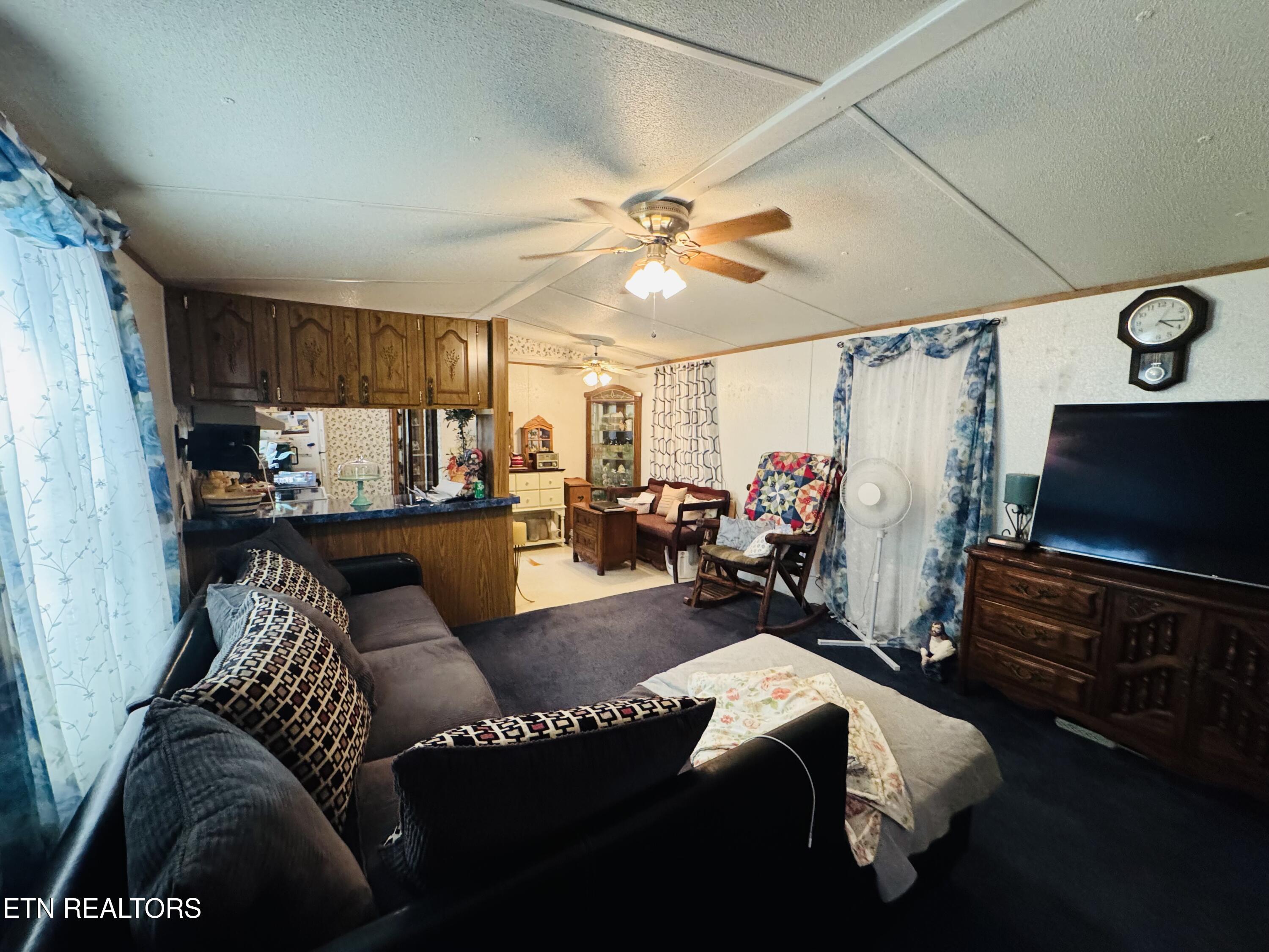 9923 Old Chestnut Ridge Road Heiskell, TN 37754 - Photo 6 of 18 FullSizeRender