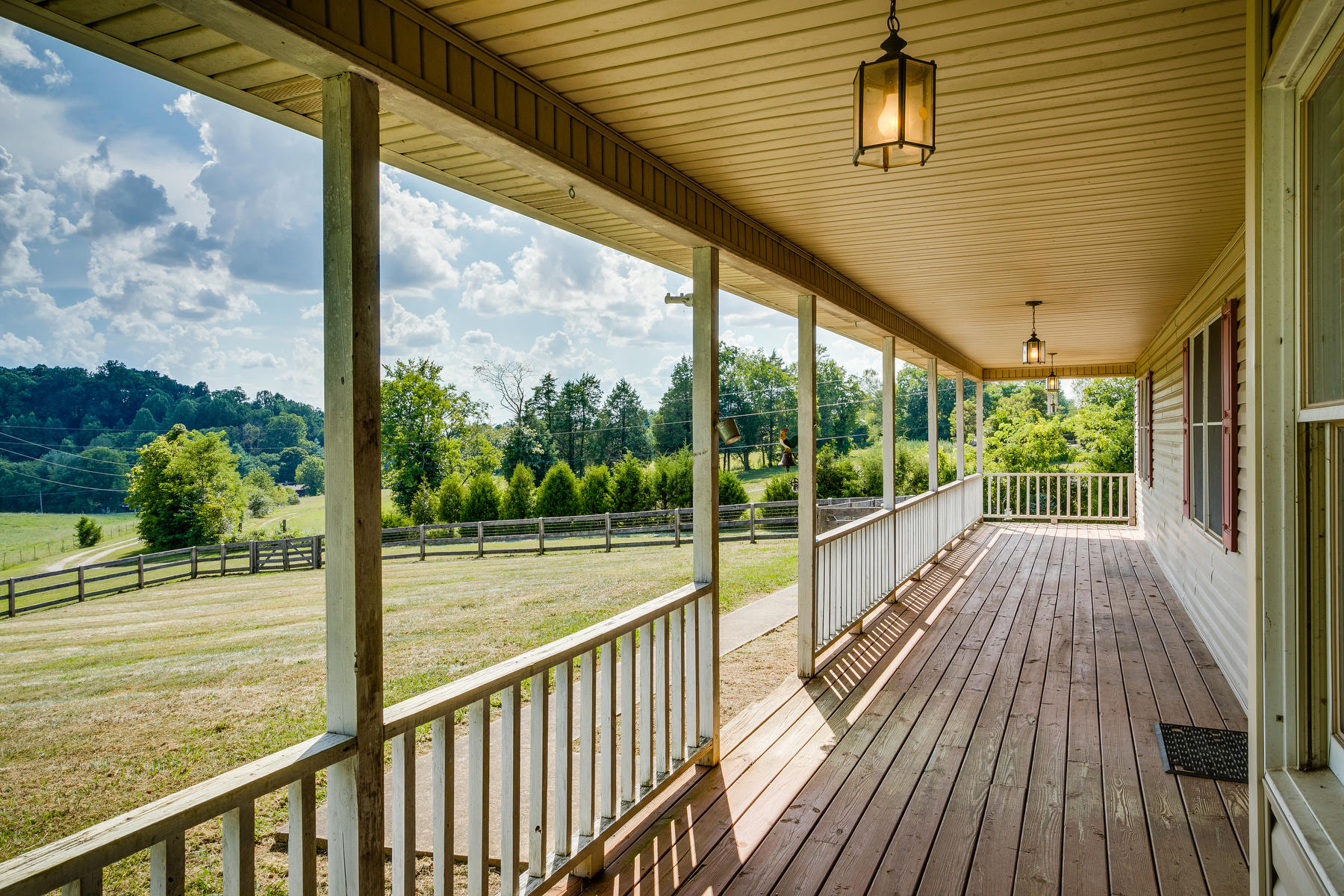 769 Bayless Road Jonesborough, TN 37659 - Photo 8 of 40 008