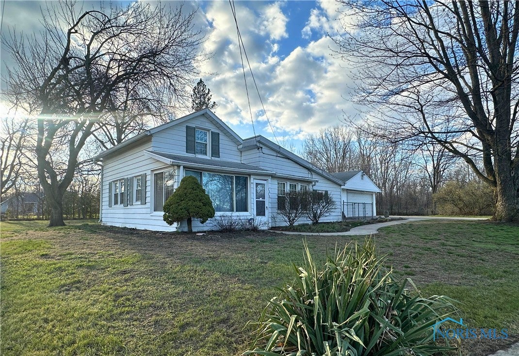 7212 Angola Road Holland, OH 43528 - Photo 1 of 45 Welcome to 7212 Angola Rd.!