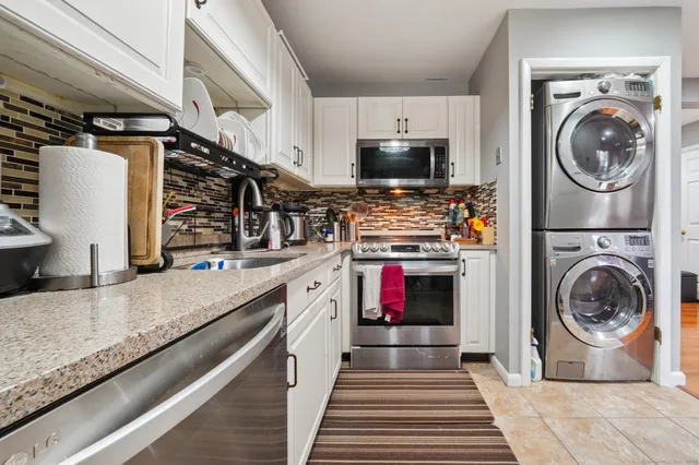 $625,000 | 2289 Bedford Street, Unit G17, Stamford, CT 06905