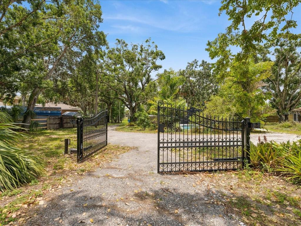 6440 Richardson Road Sarasota, FL 34240 - Photo 8 of 15 a view of outdoor space with garden