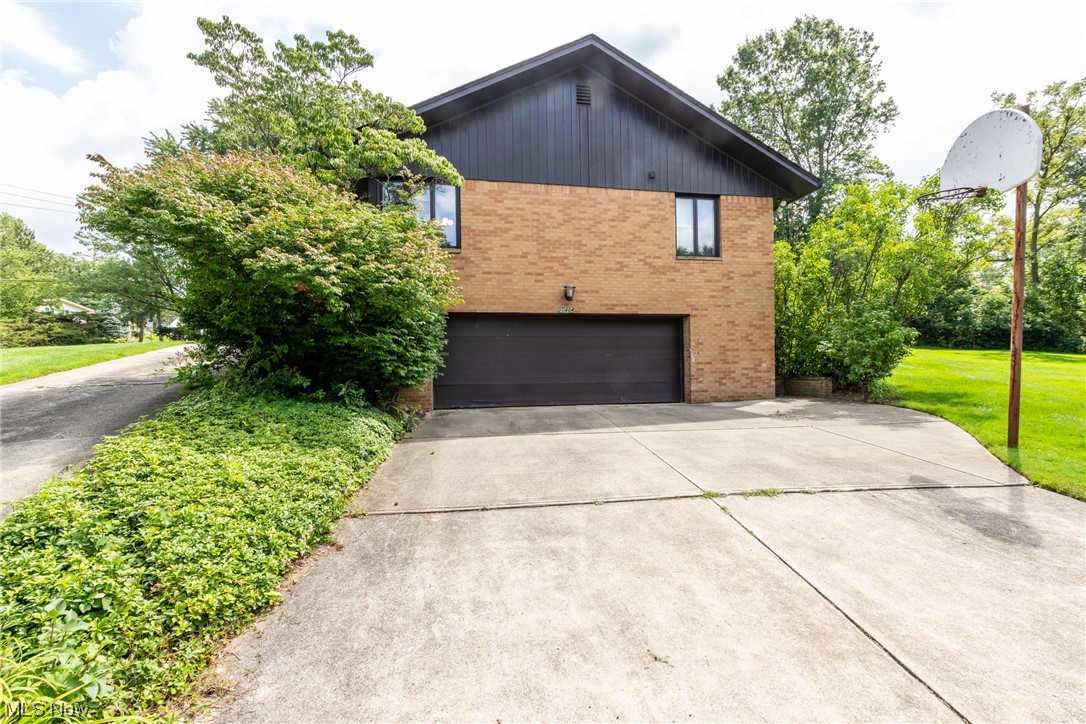 25404 Bryden Road Beachwood, OH 44122 - Photo 31 of 35