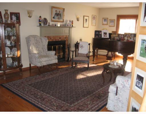 33 MacIntosh Drive Cranston, RI 02921 - Photo 4 of 12 Den/Family/Great Room.