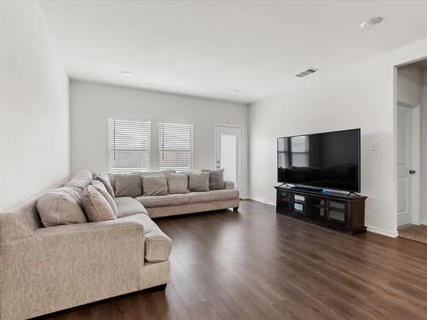 $299,999 | 1041 Old Oaks Drive, Forney, TX 75126