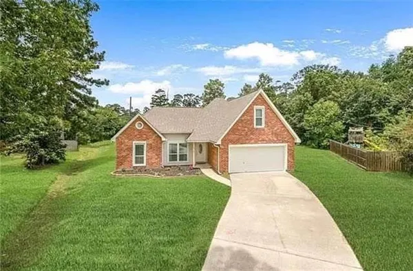 $2,400 | 316 Live Oak Court, Mandeville, LA 70471