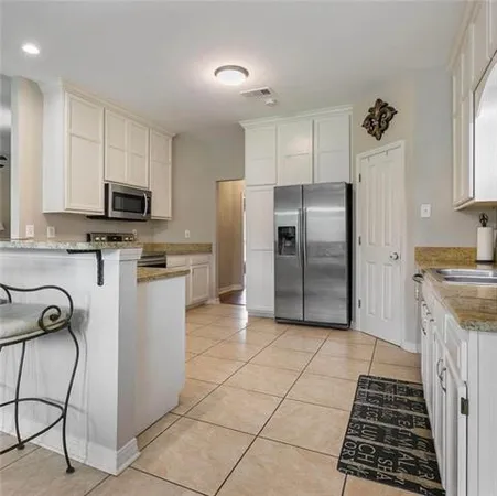 $2,400 | 316 Live Oak Court, Mandeville, LA 70471