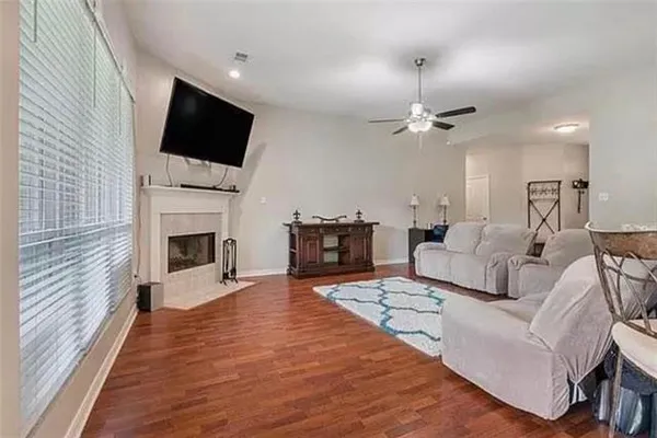 $2,400 | 316 Live Oak Court, Mandeville, LA 70471